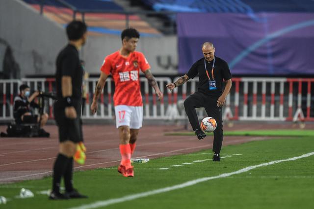 天空：曼联有意亚特兰大中场埃德森 冬窗尝试引进